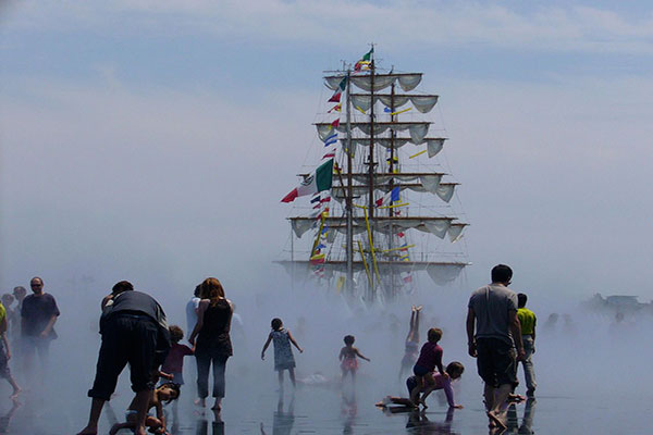 le miroir d'eau vous accueille dans un cadre magique de toute beauté, bordeaux ville inscrite au patrimoine mondial de l’UNESCO comme ensemble urbain exceptionnel Bordeaux se positionne deuxième ville de France pour le nombre de monuments classés